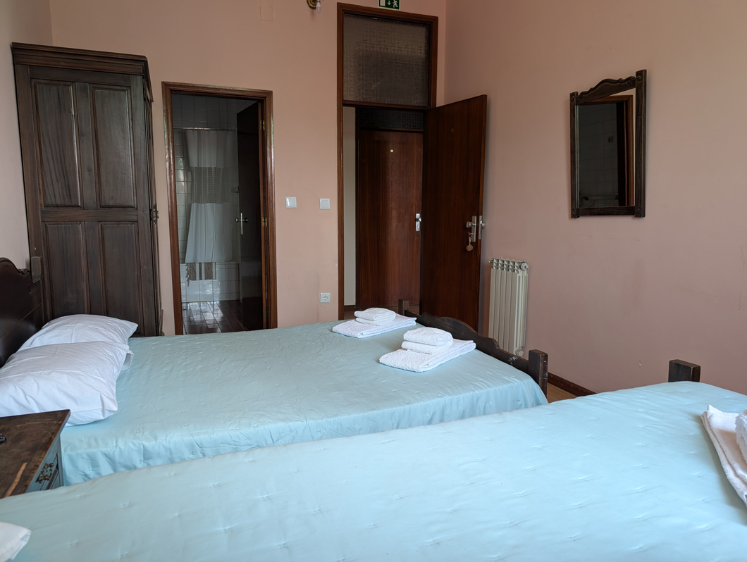 Foto 4, 1 x Cama de casal + 1 Cama solteiro | Catavento