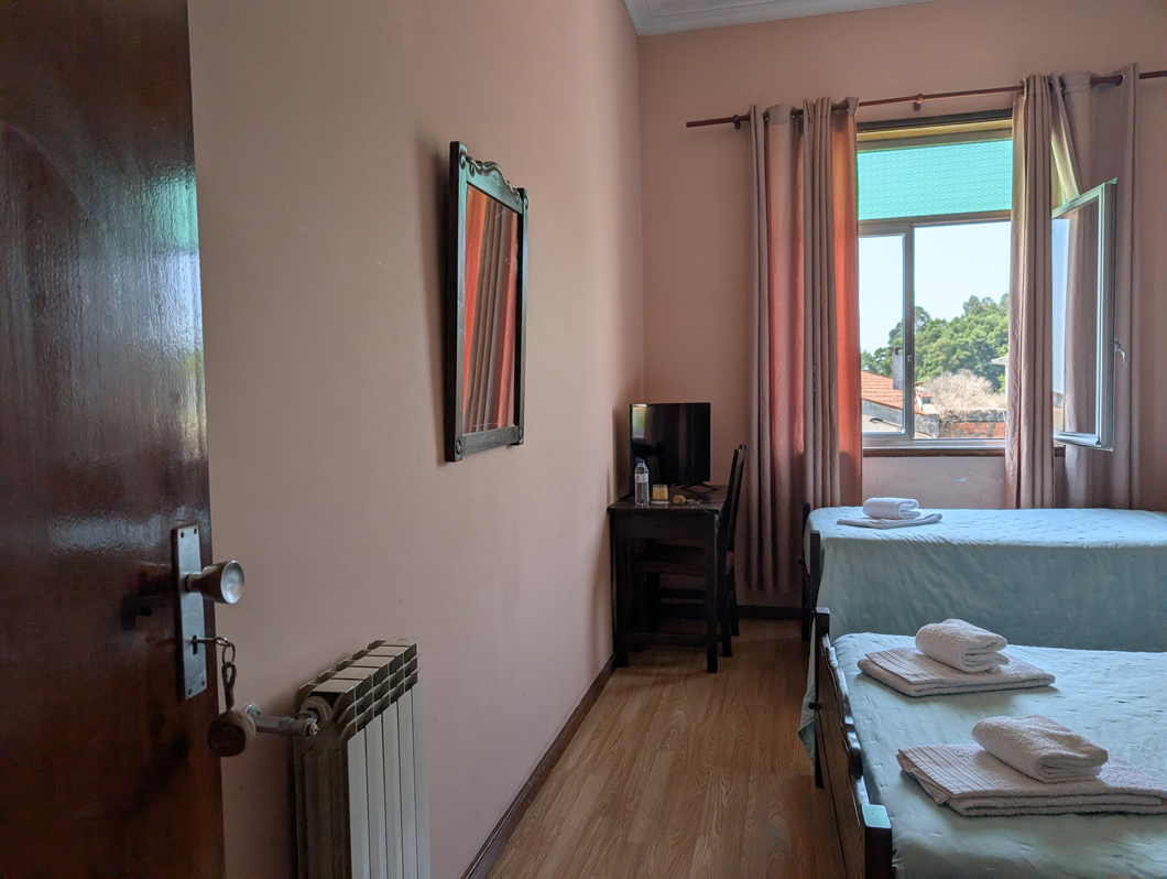 Foto 1, 1 x Cama de casal + 1 Cama solteiro | Catavento