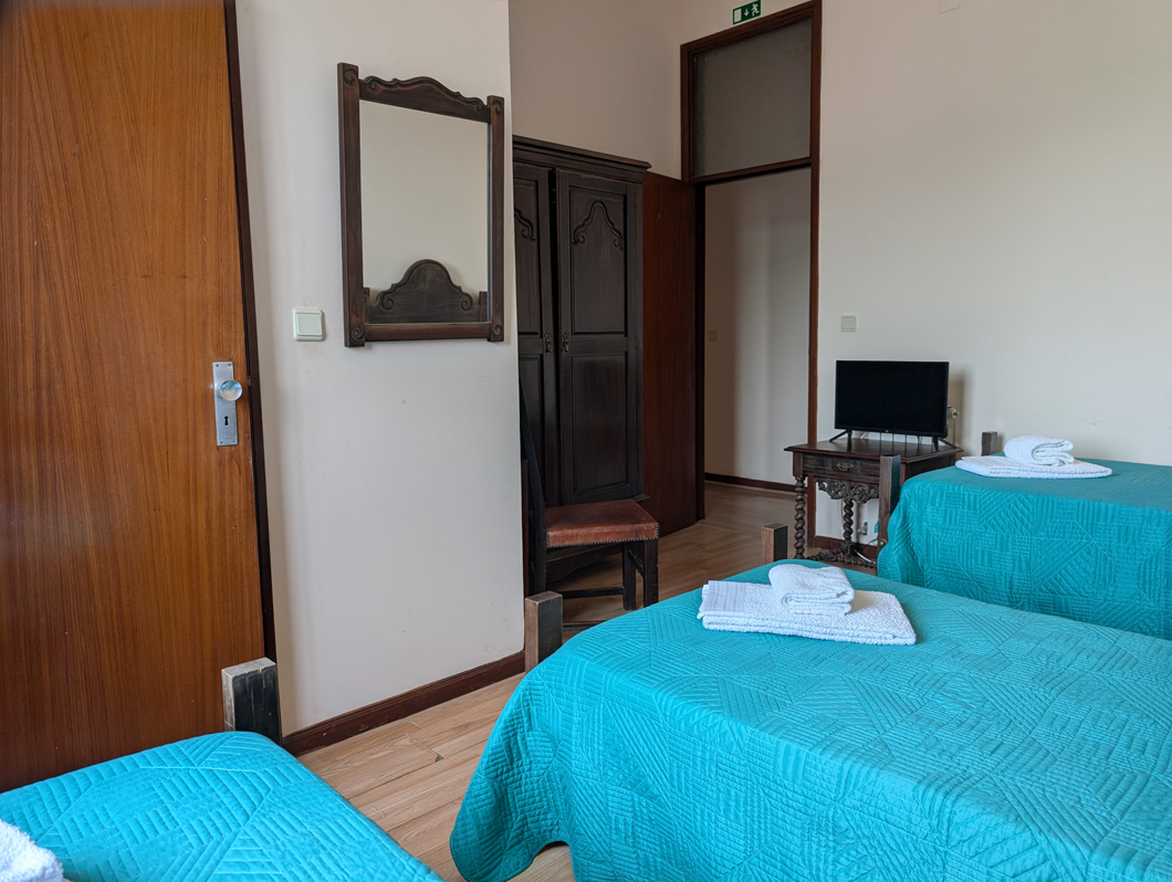 Foto 2, 3 x Cama de Solteiro | Catavento