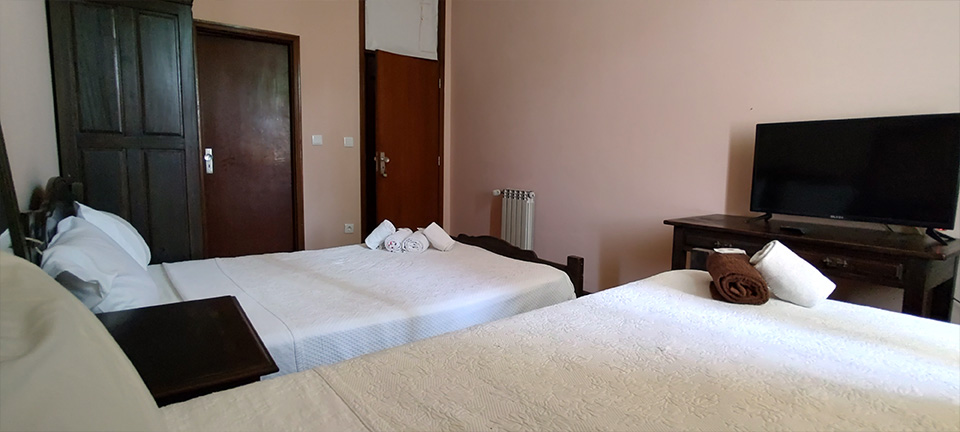 Foto 1, 1 x Cama de casal + 1 Cama solteiro | Catavento